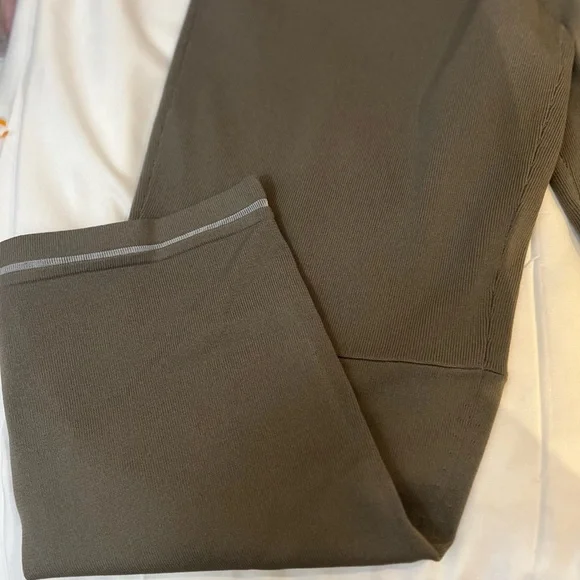 Lululemon Relaxed Pants Fit HR Knit Crop 24” Nomad Size : XS - Picture 10 of 16